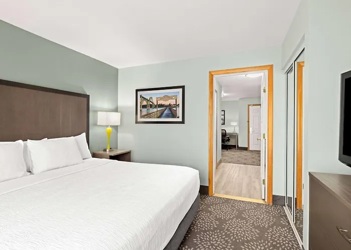 La Quinta By Wyndham Newport