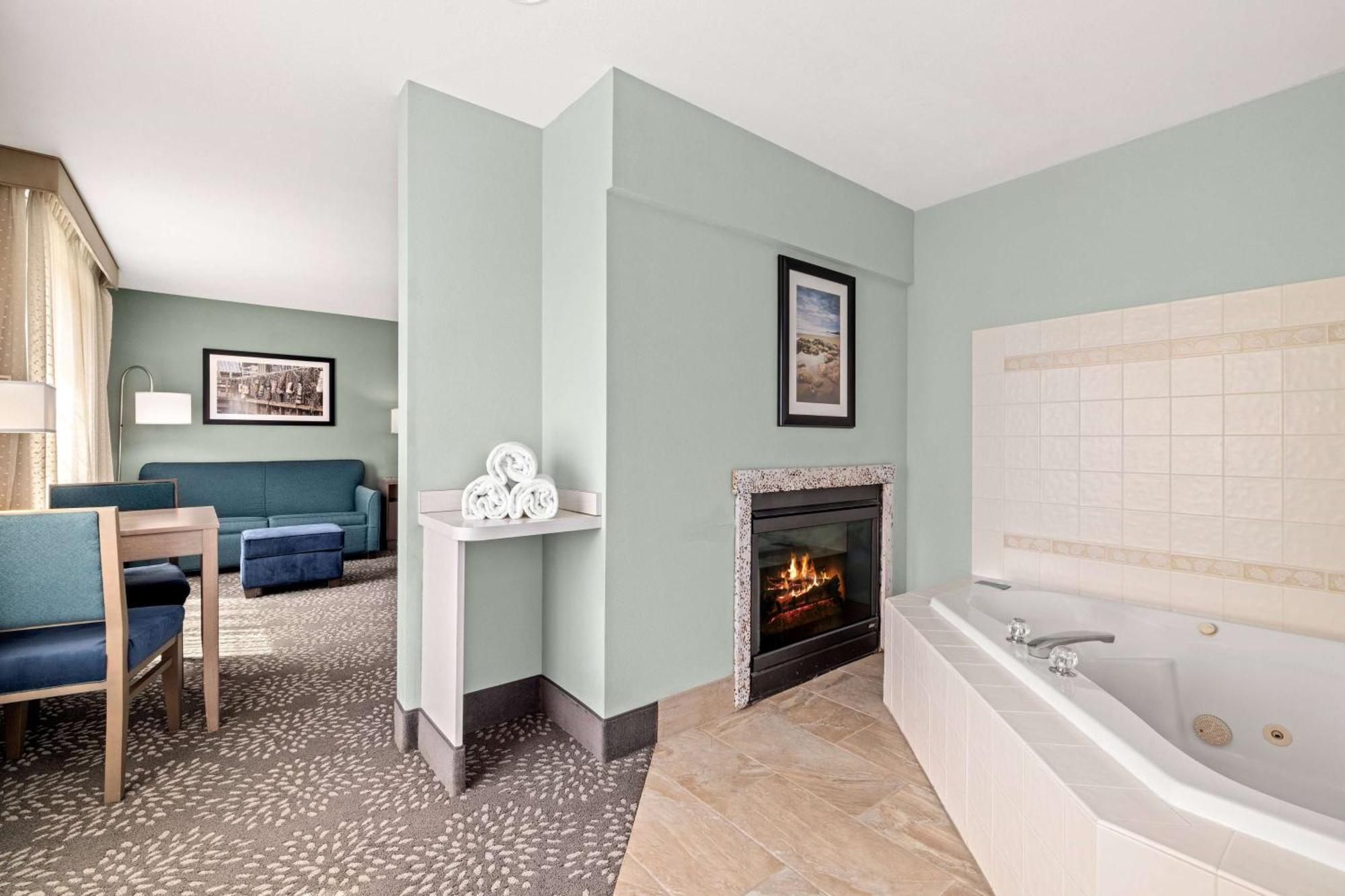 La Quinta By Wyndham Newport
